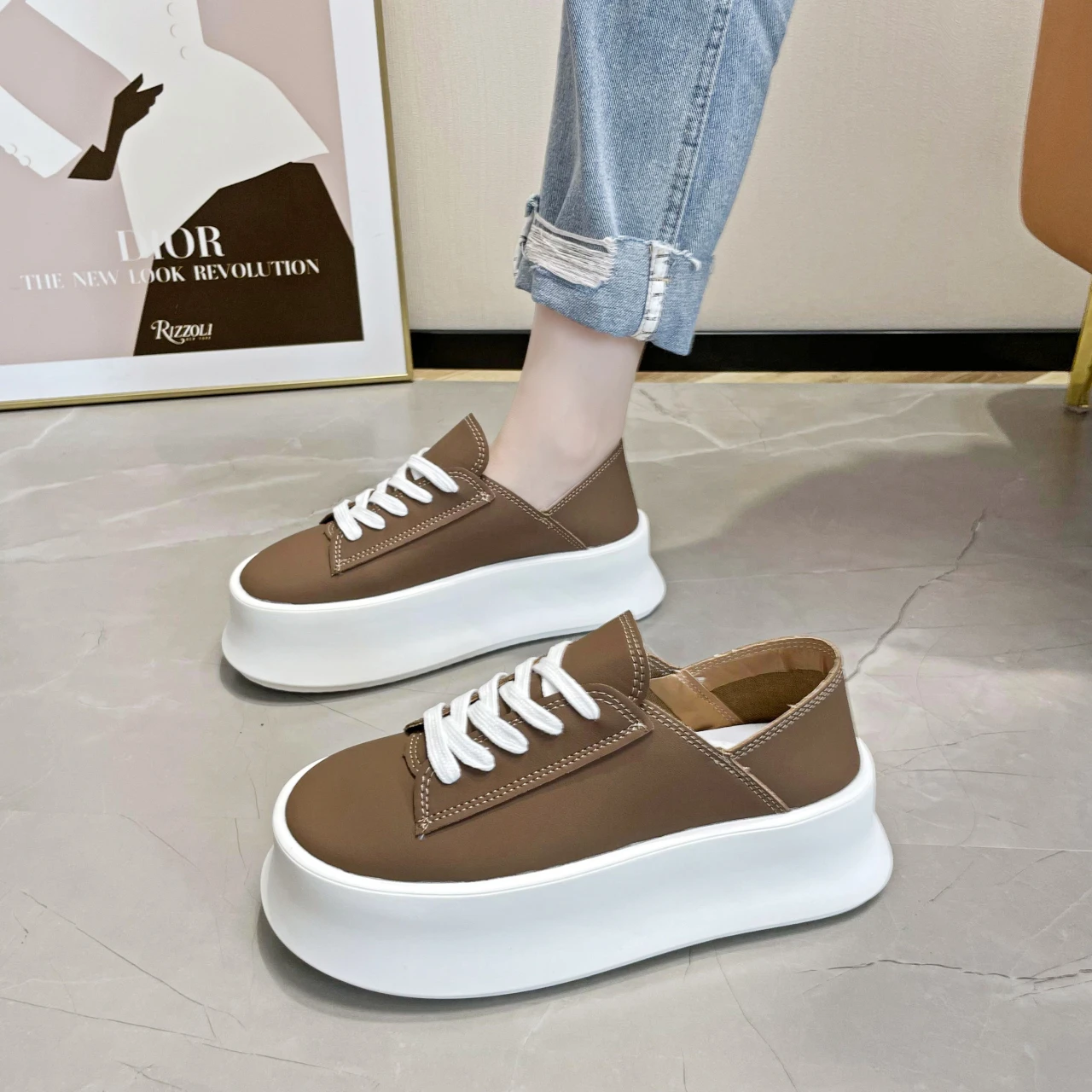 Genuine Leather Women's Popular Summer 2023 Comfortable and Versatile Muffin Thick Sole Casual Board Shoes
Genuine Leather Women's Popular Summer 2023 Comfortable and Versatile Muffin Thick Sole Casual Board Shoes
