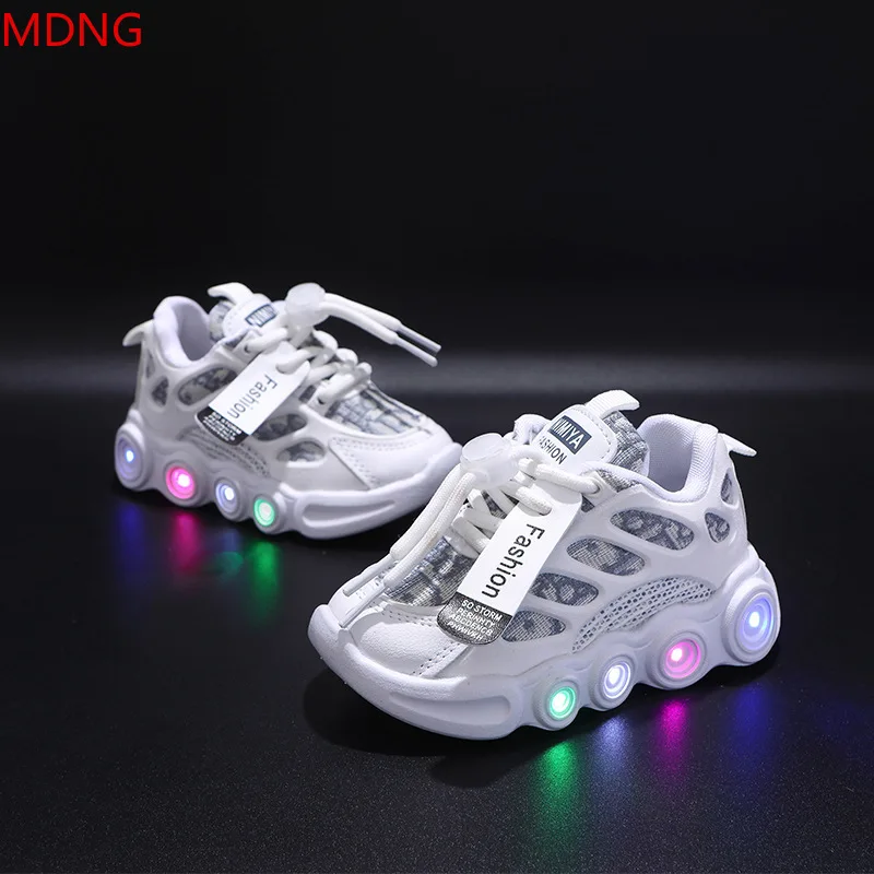 Size 21-30 Children LED Sneakers with Light Up Sole Baby Led Luminous Shoes for Girls /Glowing Lighted Shoes for Kids Boys Tenis
Size 21-30 Children LED Sneakers with Light Up Sole Baby Led Luminous Shoes for Girls /Glowing Lighted Shoes for Kids Boys Tenis