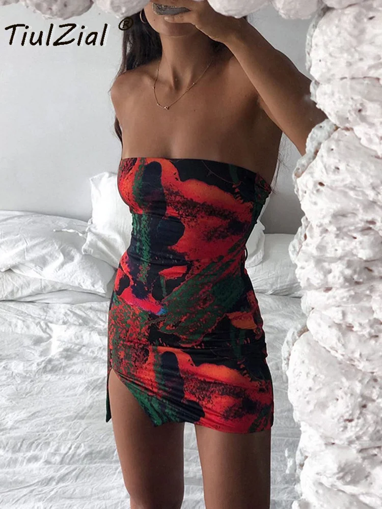 Платье-мини с принтом Y2K, без бретелек, с открытой спиной
Платье-мини с принтом Y2K, без бретелек, с открытой спиной