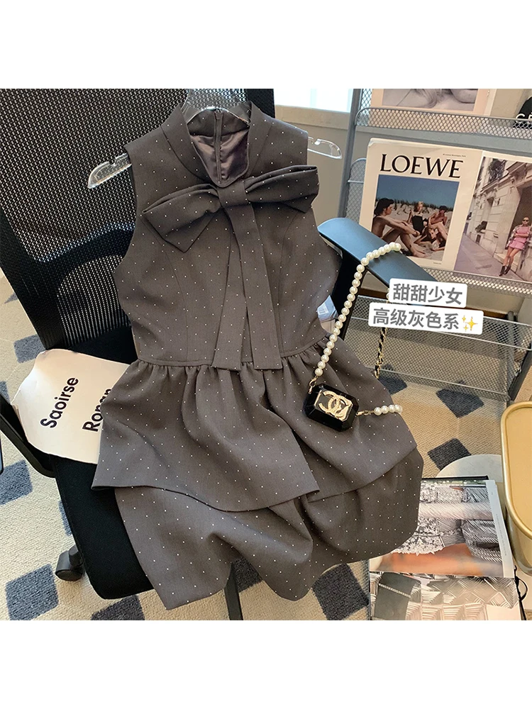 Vintage Dot Print Women Zipper O-neck One-Piece Pleated Sleeveless Grey Color Female Bow Tierred Ruffle Mini Dress Fashion New
Vintage Dot Print Women Zipper O-neck One-Piece Pleated Sleeveless Grey Color Female Bow Tierred Ruffle Mini Dress Fashion New