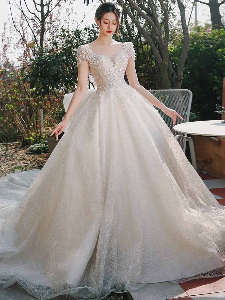 2022 White Ball Wedding Dresses Applique Beading Sequined Short Sleeve Illusion O Neck Princess Ruffle Bridal Gown With Trailing
2022 White Ball Wedding Dresses Applique Beading Sequined Short Sleeve Illusion O Neck Princess Ruffle Bridal Gown With Trailing