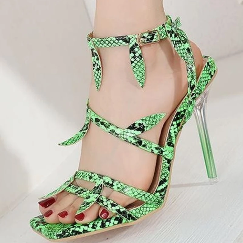2022 Fashion Sexy Women's High Heels Design Leaf Narrow Band Luxury Metal Crystal Sandals Square Toe Open Toe Summer De Tacon
2022 Fashion Sexy Women's High Heels Design Leaf Narrow Band Luxury Metal Crystal Sandals Square Toe Open Toe Summer De Tacon