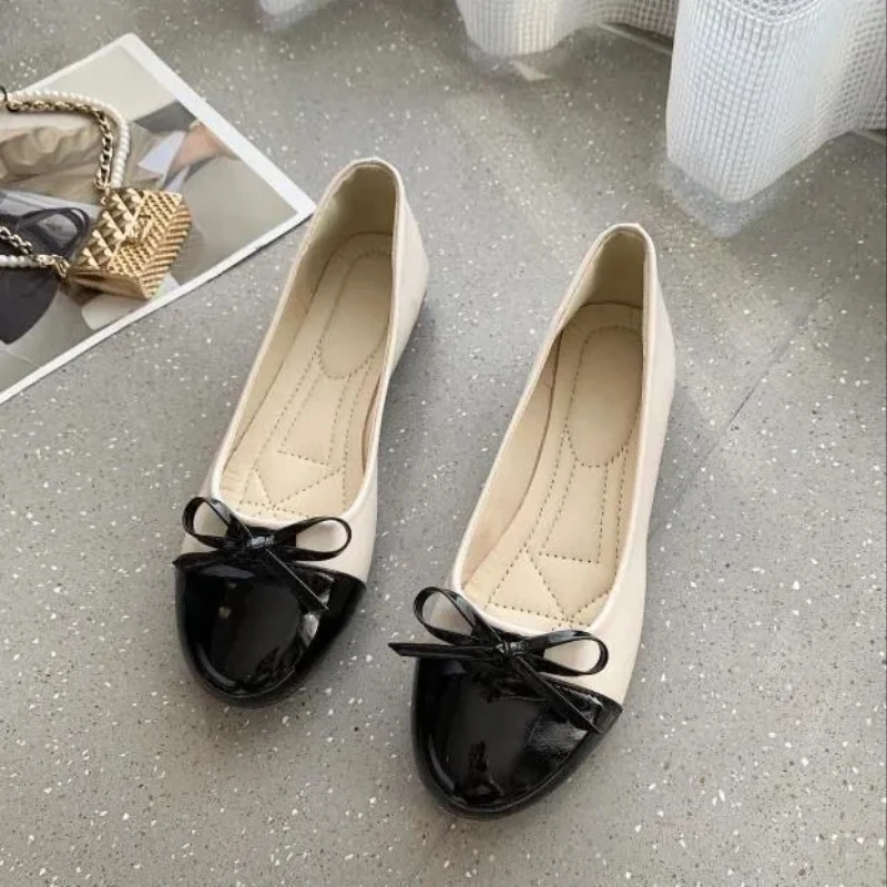 Spring Autumn 2022 New Leather Women Flats Soft Footwear Black Ladies Shoes Bowknot Round Toe Smooth Color Blocking Plus Size 43
Spring Autumn 2022 New Leather Women Flats Soft Footwear Black Ladies Shoes Bowknot Round Toe Smooth Color Blocking Plus Size 43