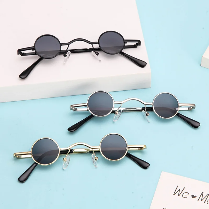 2021 New Retro Mini Sunglasses Round Men Metal Frame Gold Black Red Small Round Framed Sun Glasses for Women Eye Care
2021 New Retro Mini Sunglasses Round Men Metal Frame Gold Black Red Small Round Framed Sun Glasses for Women Eye Care