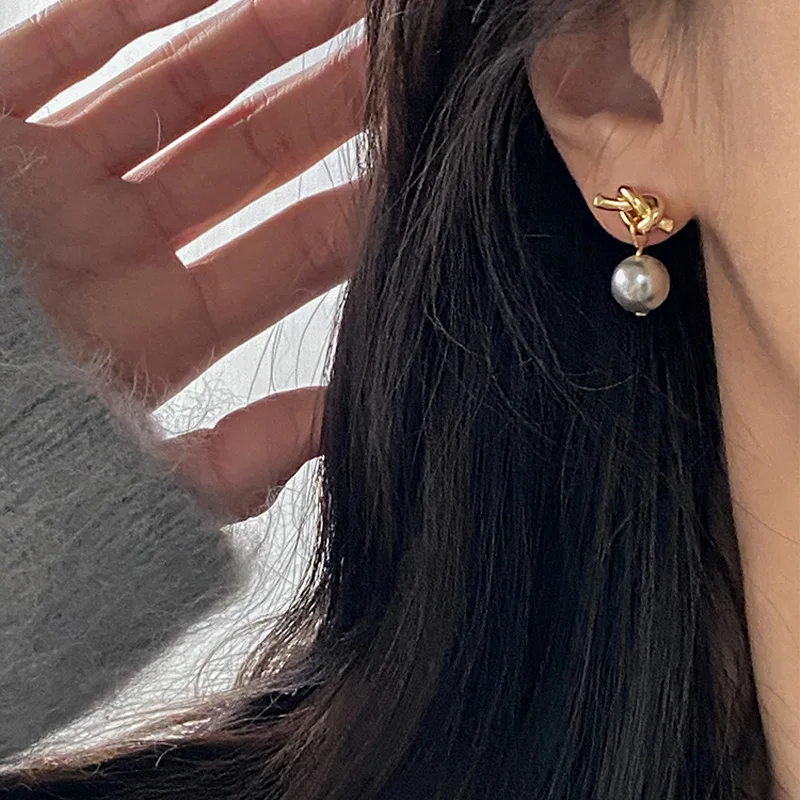 INS Summer New Knot Temperament Grey Imitation Pearl Female Earstuds Bow Tie Earrings Earrings Accessories Party Jewelry Gifts
INS Summer New Knot Temperament Grey Imitation Pearl Female Earstuds Bow Tie Earrings Earrings Accessories Party Jewelry Gifts
