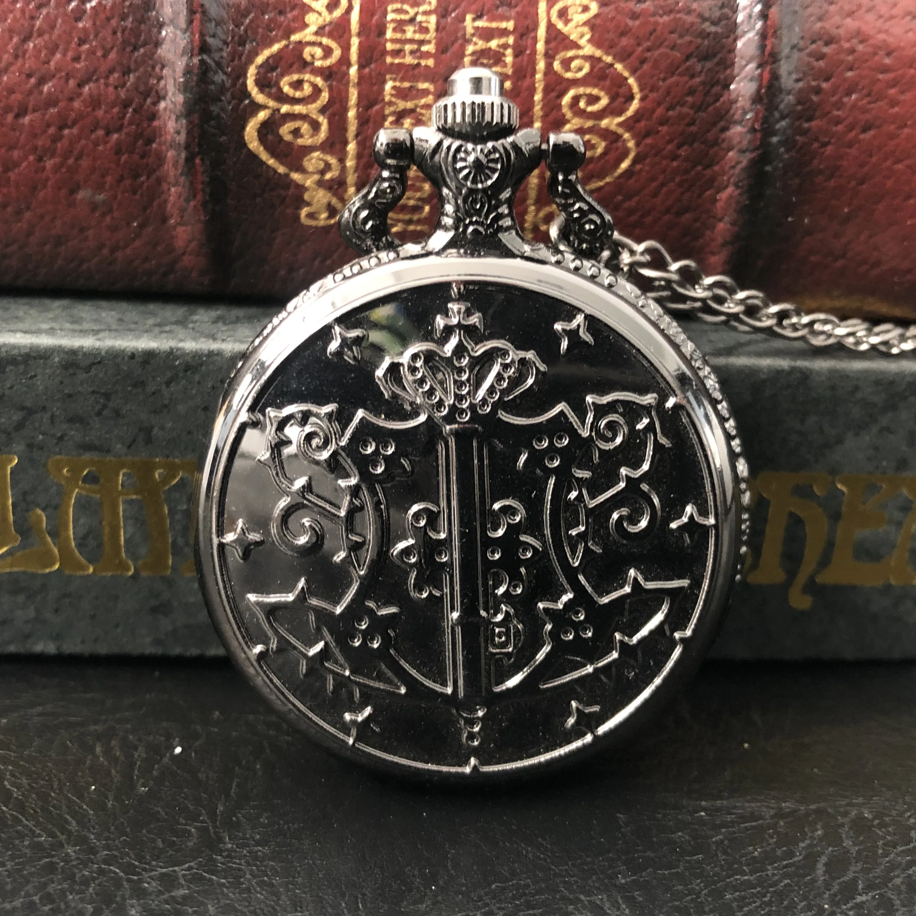 New Arrival Unique Scepter Creative Design Carved Quartz Pocket Watches For Men Women Necklace Pendant with Chain Gifts
New Arrival Unique Scepter Creative Design Carved Quartz Pocket Watches For Men Women Necklace Pendant with Chain Gifts