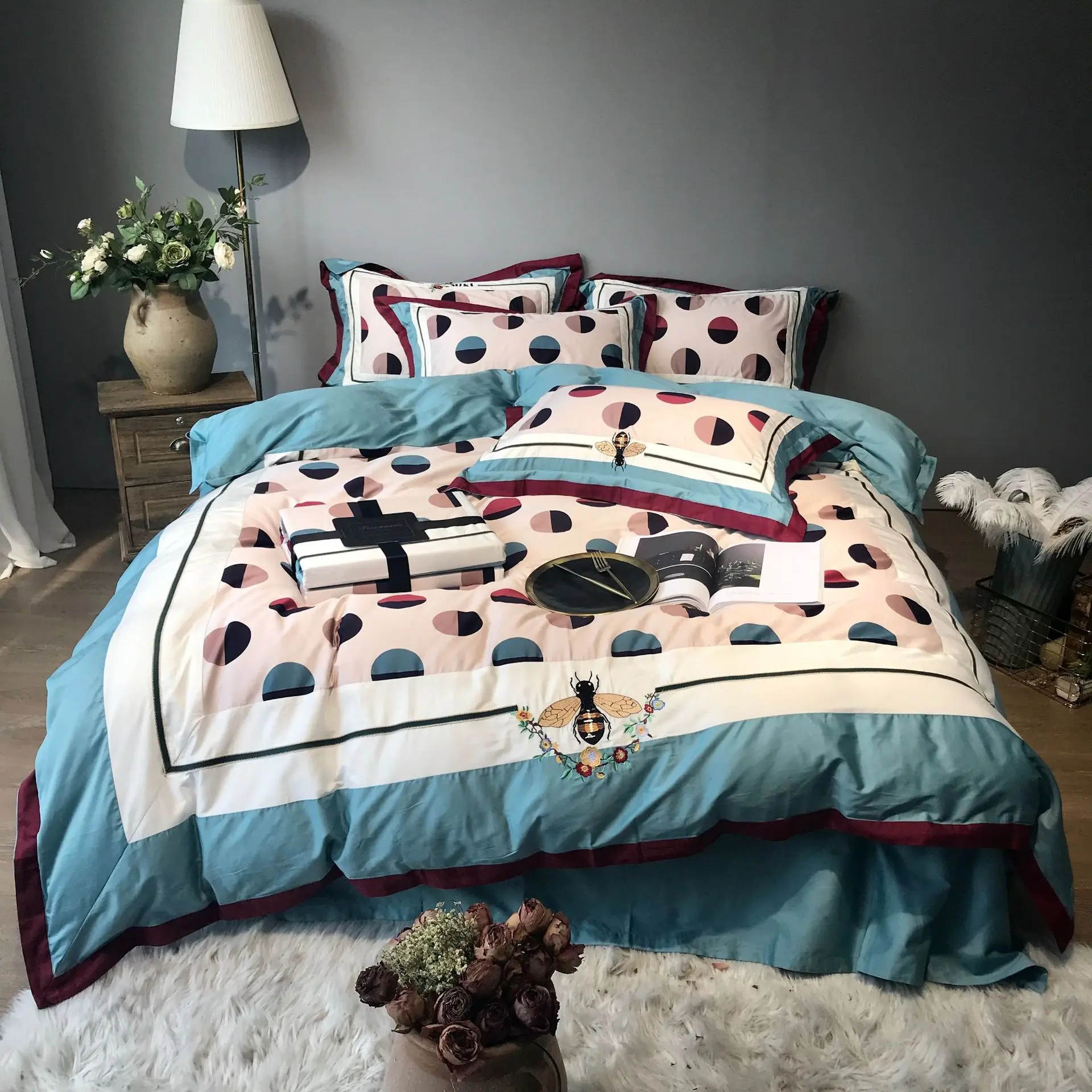 Simple Style Polka Dot 80 Pieces Pima Cotton Four-Piece Set Italian Embroidery Bedding Set
Simple Style Polka Dot 80 Pieces Pima Cotton Four-Piece Set Italian Embroidery Bedding Set