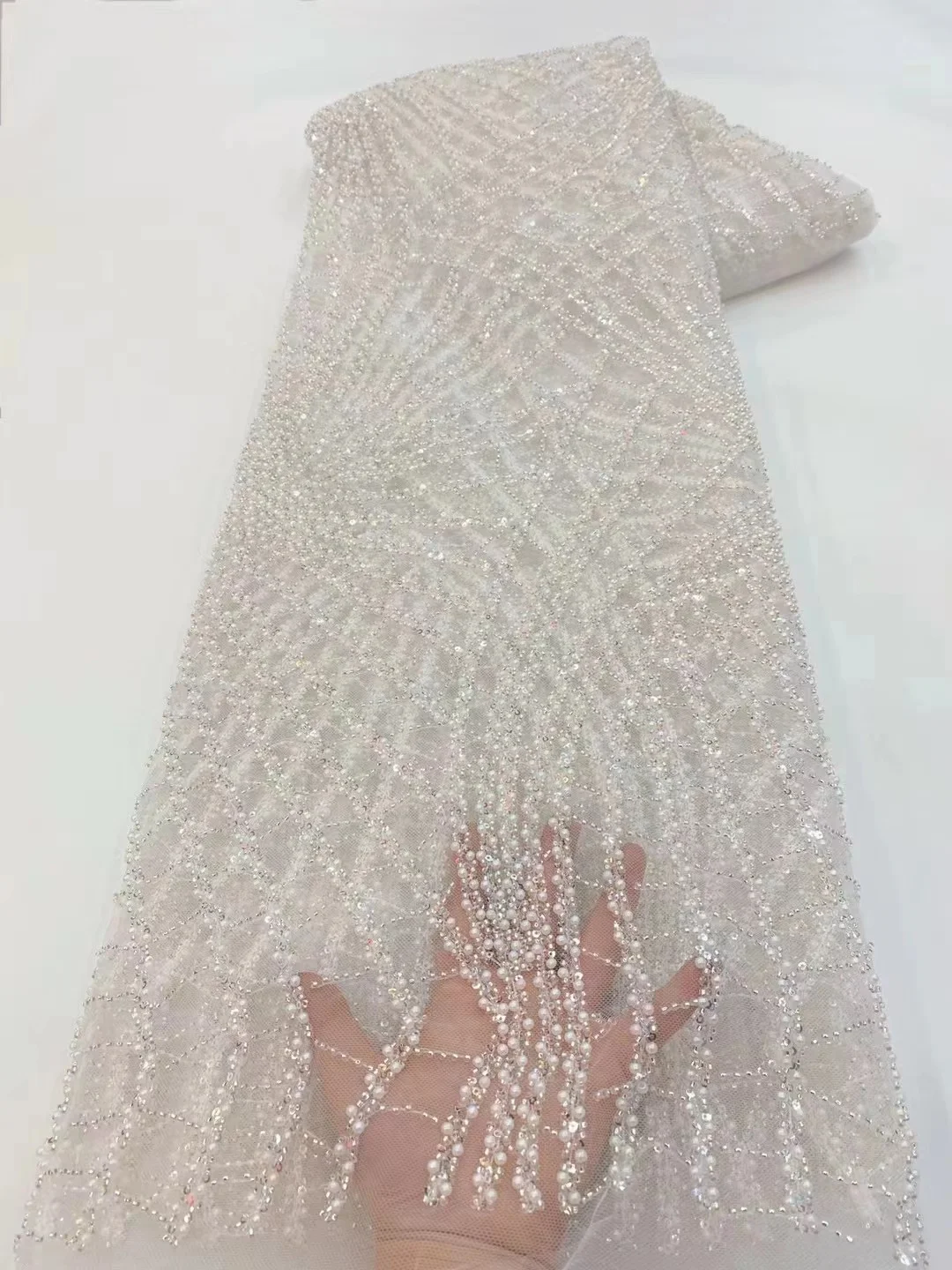 Новейшие африканские блестки Madison, кружевная ткань, вышивка, французская сетка, бисерная кружевная ткань, нигерийское Тюлевое кружево для женского платья
Новейшие африканские блестки Madison, кружевная ткань, вышивка, французская сетка, бисерная кружевная ткань, нигерийское Тюлевое кружево для женского платья