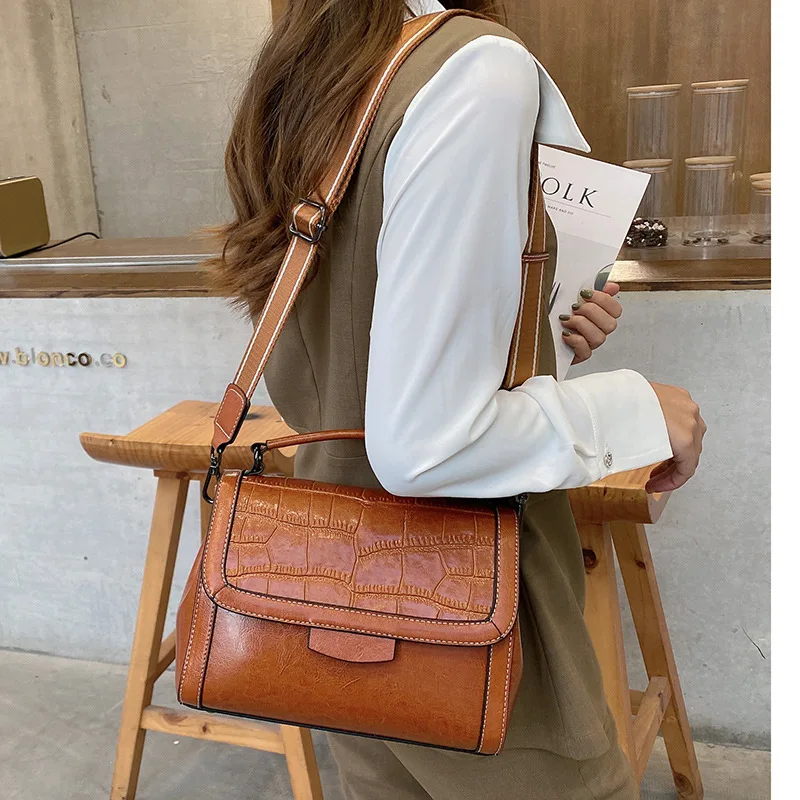 Crocodile Pattern Handbag Fashion Large Capacity Cowhide Messenger Bag Retro All-Match Genuine Leather Women's Bag 2022 New
Crocodile Pattern Handbag Fashion Large Capacity Cowhide Messenger Bag Retro All-Match Genuine Leather Women's Bag 2022 New