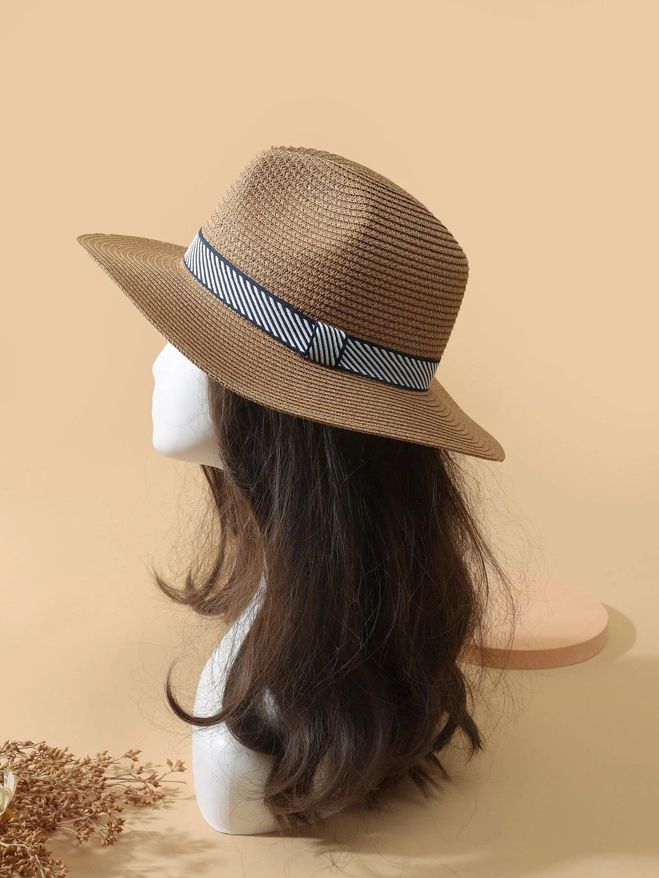 Simple Straw Hat
Simple Straw Hat