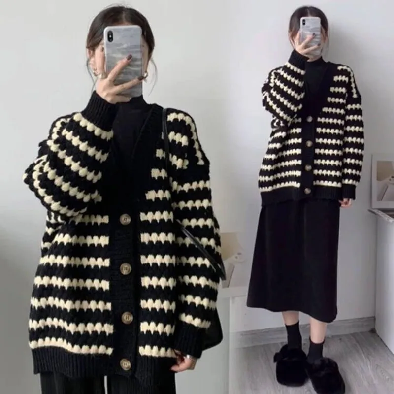 Autumn and Winter Women's New Loose Skinny Belly Covering Sweater Cardigan Jacket Two-piece Set
Autumn and Winter Women's New Loose Skinny Belly Covering Sweater Cardigan Jacket Two-piece Set