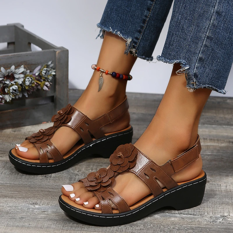 2022 NEW Summer Women Flowers Wedges Outdoor Sandalswomen Vintage Anti-Slip Leather Casual Female Platform Retro Large Size35~43
2022 NEW Summer Women Flowers Wedges Outdoor Sandalswomen Vintage Anti-Slip Leather Casual Female Platform Retro Large Size35~43