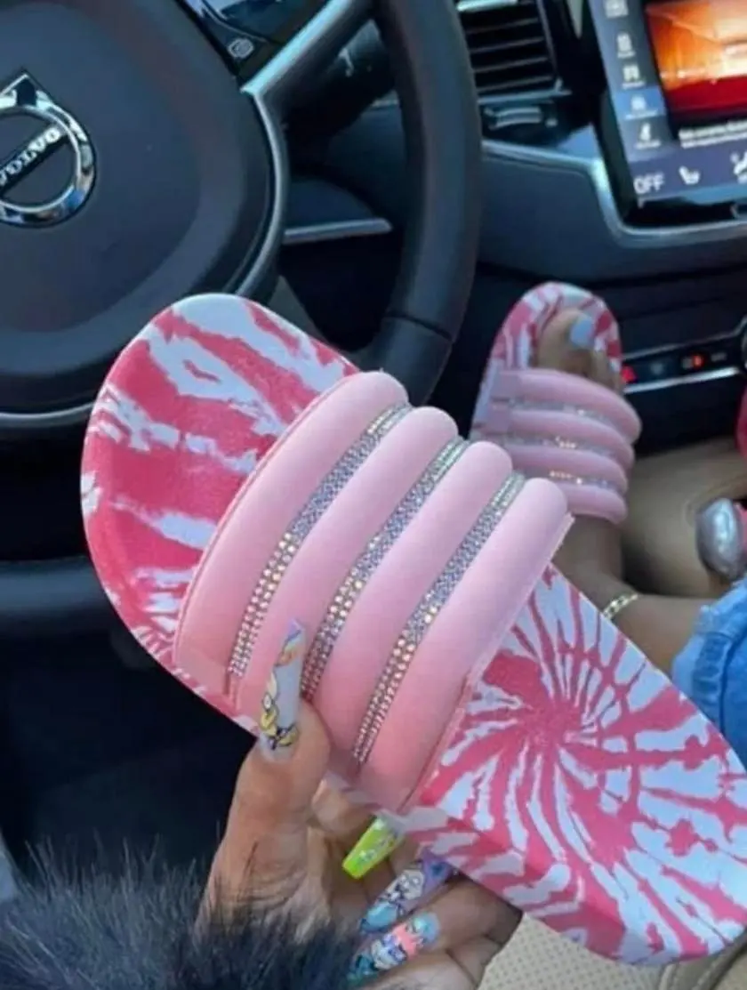 Fashion Color Tie-Dyed Fur Flat-Bottom Slippers Women Summer Sandals and Slippers zapatos de mujer fur slides zapatos de mujer
Fashion Color Tie-Dyed Fur Flat-Bottom Slippers Women Summer Sandals and Slippers zapatos de mujer fur slides zapatos de mujer