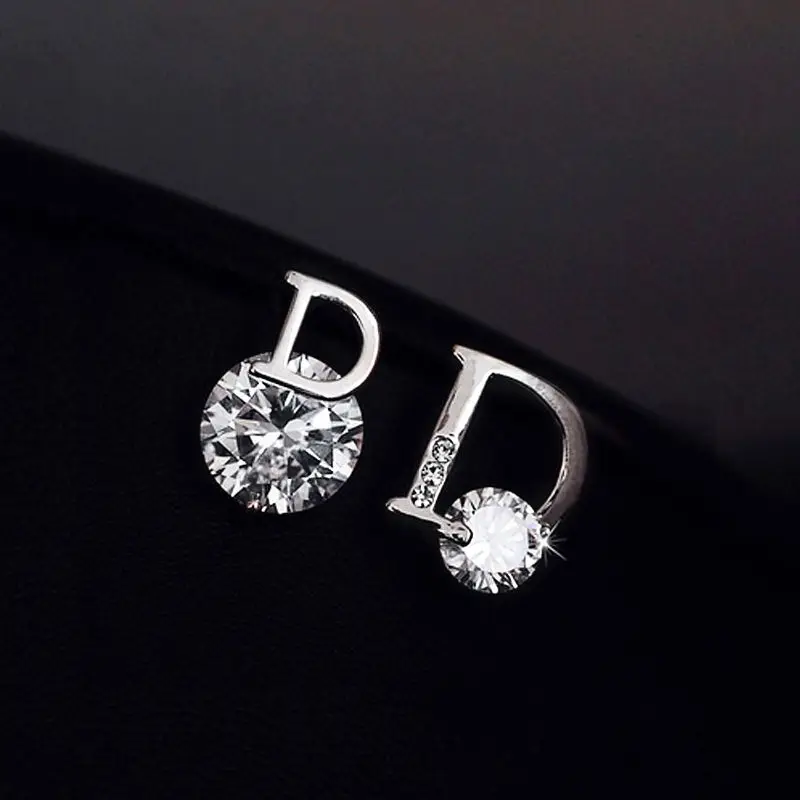 2022 New Fashion Inlaid Rhinestones Letter D Earrings for Woman Asymmetry Golden D Letter Stud Earrings Wedding Jewelry Gift
2022 New Fashion Inlaid Rhinestones Letter D Earrings for Woman Asymmetry Golden D Letter Stud Earrings Wedding Jewelry Gift