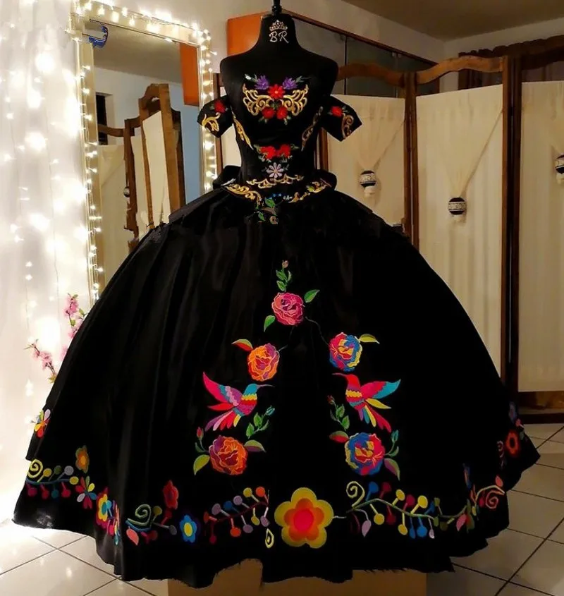 Black Charro Embroidery Quinceanera Dresses With Shawl lace-up big bow princess vestidos de 15 años Sweet 16 XV Prom Gowns
Black Charro Embroidery Quinceanera Dresses With Shawl lace-up big bow princess vestidos de 15 años Sweet 16 XV Prom Gowns