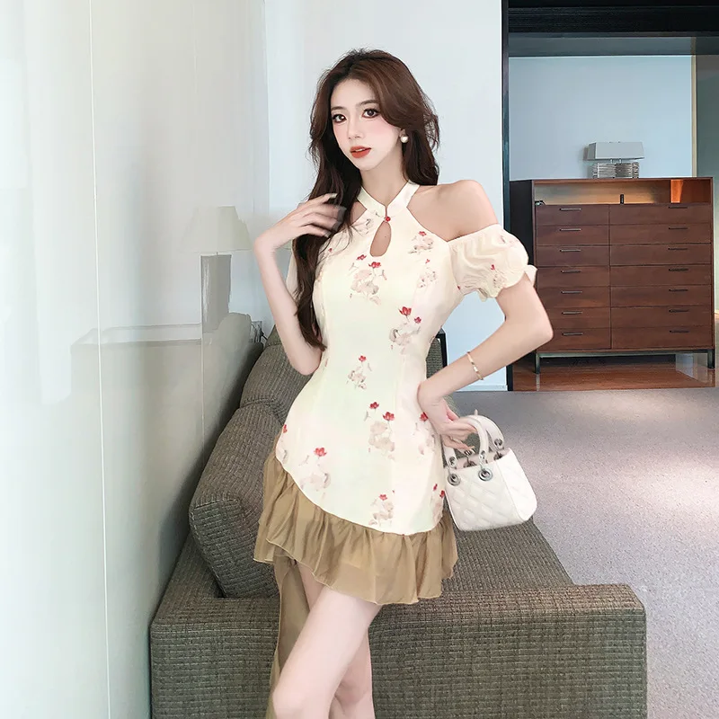 Summer Vintage Chinese Classic Halterneck Cheongsam Dress Sexy Off-the-shoulder Openwork Dress
Summer Vintage Chinese Classic Halterneck Cheongsam Dress Sexy Off-the-shoulder Openwork Dress