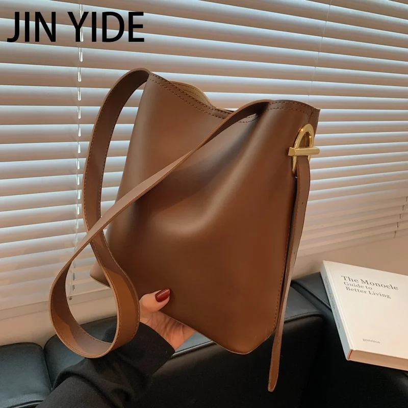 2023 New Casual Women Shoulder Bag Luxury Design Handbags Female Soft Leather Crossbody Bags for Women European Style Tote Sac
2023 New Casual Women Shoulder Bag Luxury Design Handbags Female Soft Leather Crossbody Bags for Women European Style Tote Sac