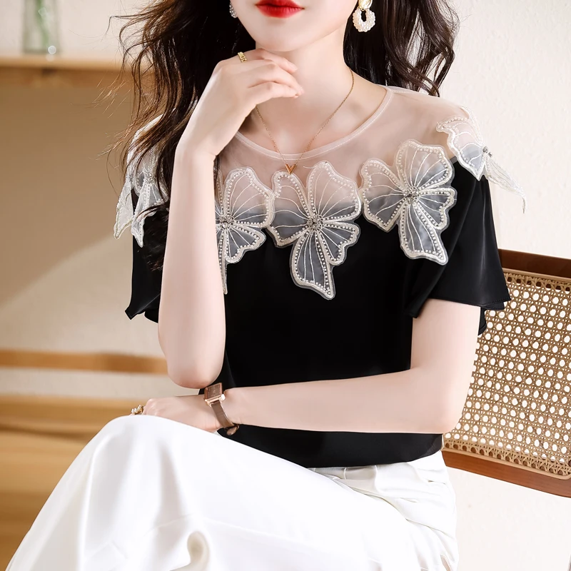 2023 Summer Women's Blouse Casual Round Neck Mesh Splicing Beaded Stereo Flower Short Sleeved Satin Shirt
2023 Summer Women's Blouse Casual Round Neck Mesh Splicing Beaded Stereo Flower Short Sleeved Satin Shirt