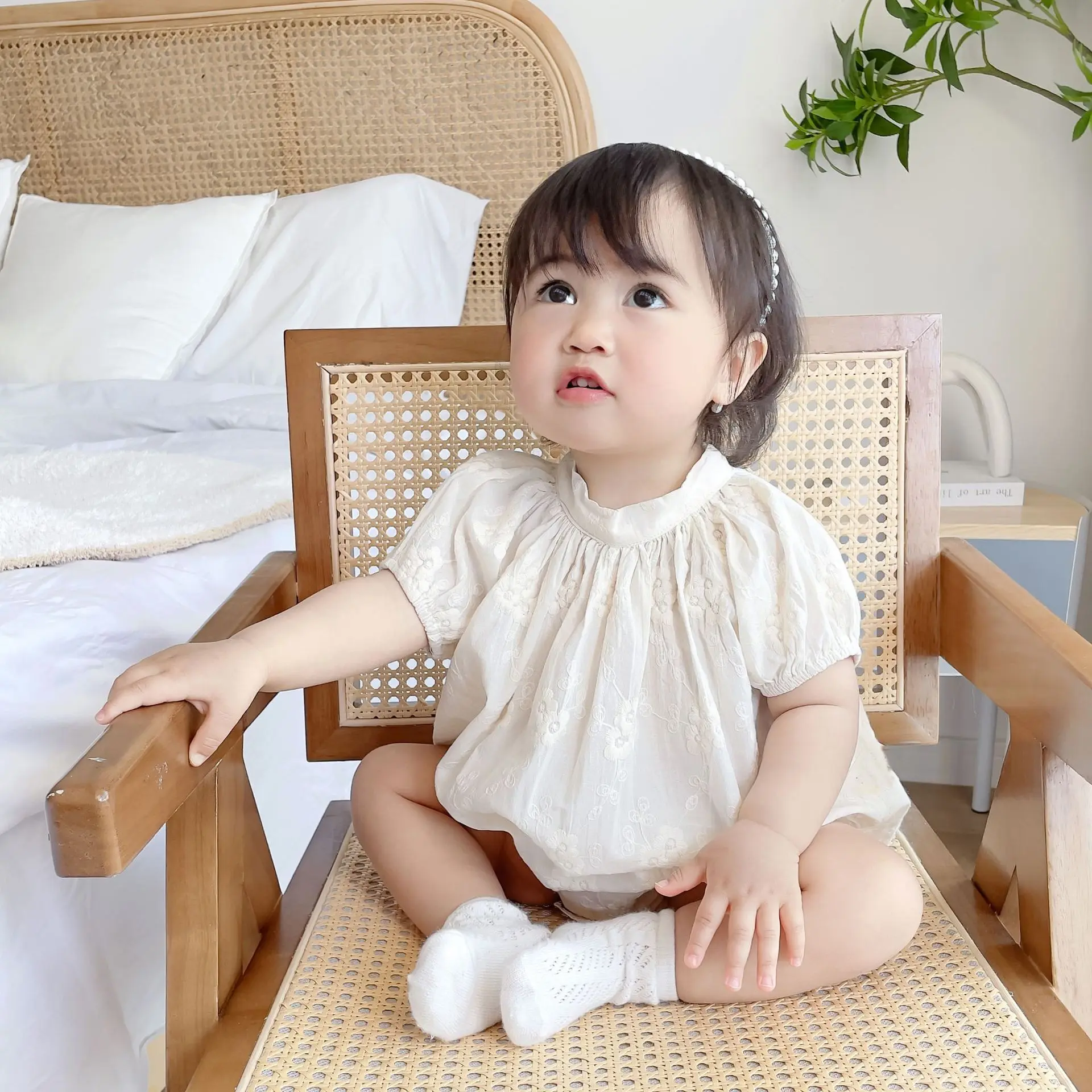 Infant Girl Retro Floral Embroidery Button Up Collar Jumpsuit Sweet Girls Loose Thin Cotton Bodysuit Toddler Summer Clothes
Infant Girl Retro Floral Embroidery Button Up Collar Jumpsuit Sweet Girls Loose Thin Cotton Bodysuit Toddler Summer Clothes