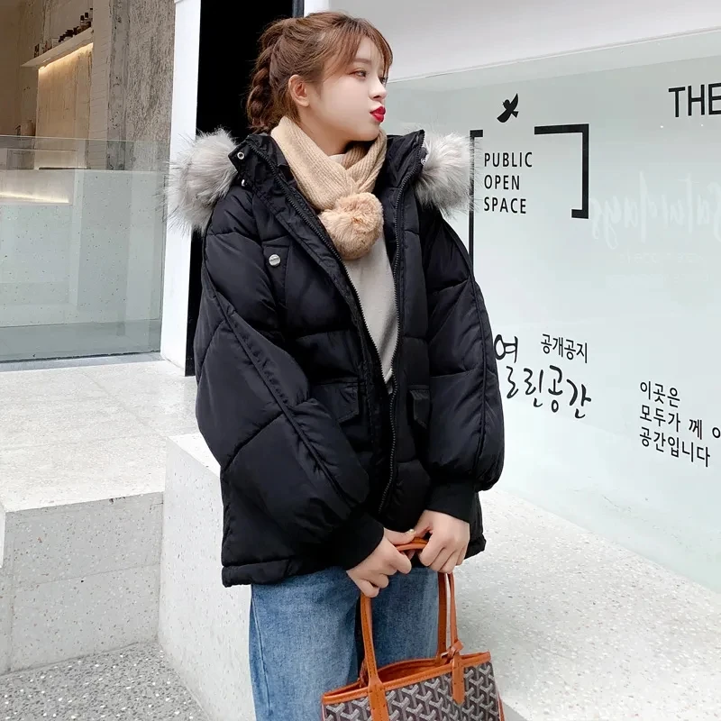 Women Winter Jacket 2022 New Hooded Fur Collar Parkas Coat Warm Oversized Female Cotton Padded Parka Fashion Outwear 
Women Winter Jacket 2022 New Hooded Fur Collar Parkas Coat Warm Oversized Female Cotton Padded Parka Fashion Outwear