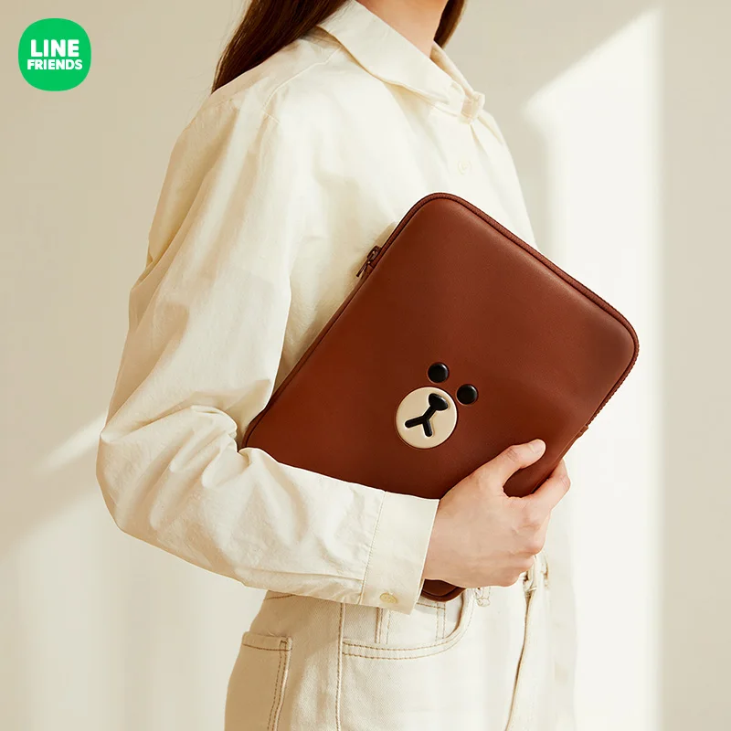 Kawaii LINE FRIENDS Anime Hobby Brown Leather Like Series Cute Portable Tablet Bag Ipad Bag 11 Inches Gift for Girlfriend
Kawaii LINE FRIENDS Anime Hobby Brown Leather Like Series Cute Portable Tablet Bag Ipad Bag 11 Inches Gift for Girlfriend