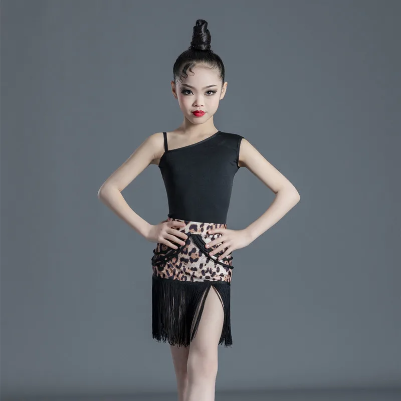 Latin Dance Skirt Girls 2022 Summer New Children Professional Performance Clothes Split Leopard Print Practice Clothes
Latin Dance Skirt Girls 2022 Summer New Children Professional Performance Clothes Split Leopard Print Practice Clothes