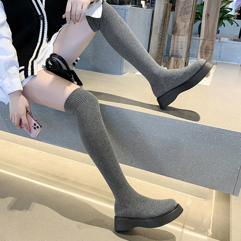 Женские сапоги-чулки выше колена на платформе без застежки | Обувь