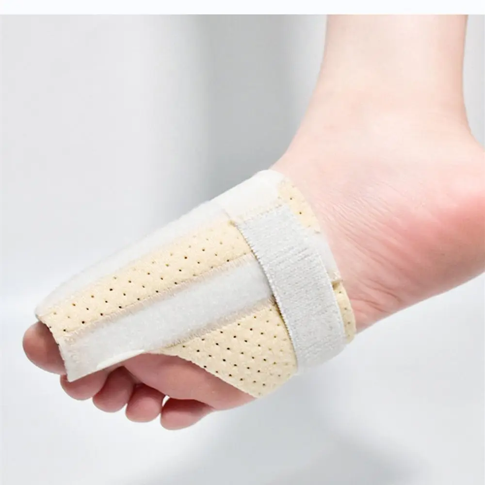 1PCS Straightener Separator Pain Relief Corrector Splint Toe Toe Straightener Brace Corrector Orthopedic Braces Protector
1PCS Straightener Separator Pain Relief Corrector Splint Toe Toe Straightener Brace Corrector Orthopedic Braces Protector