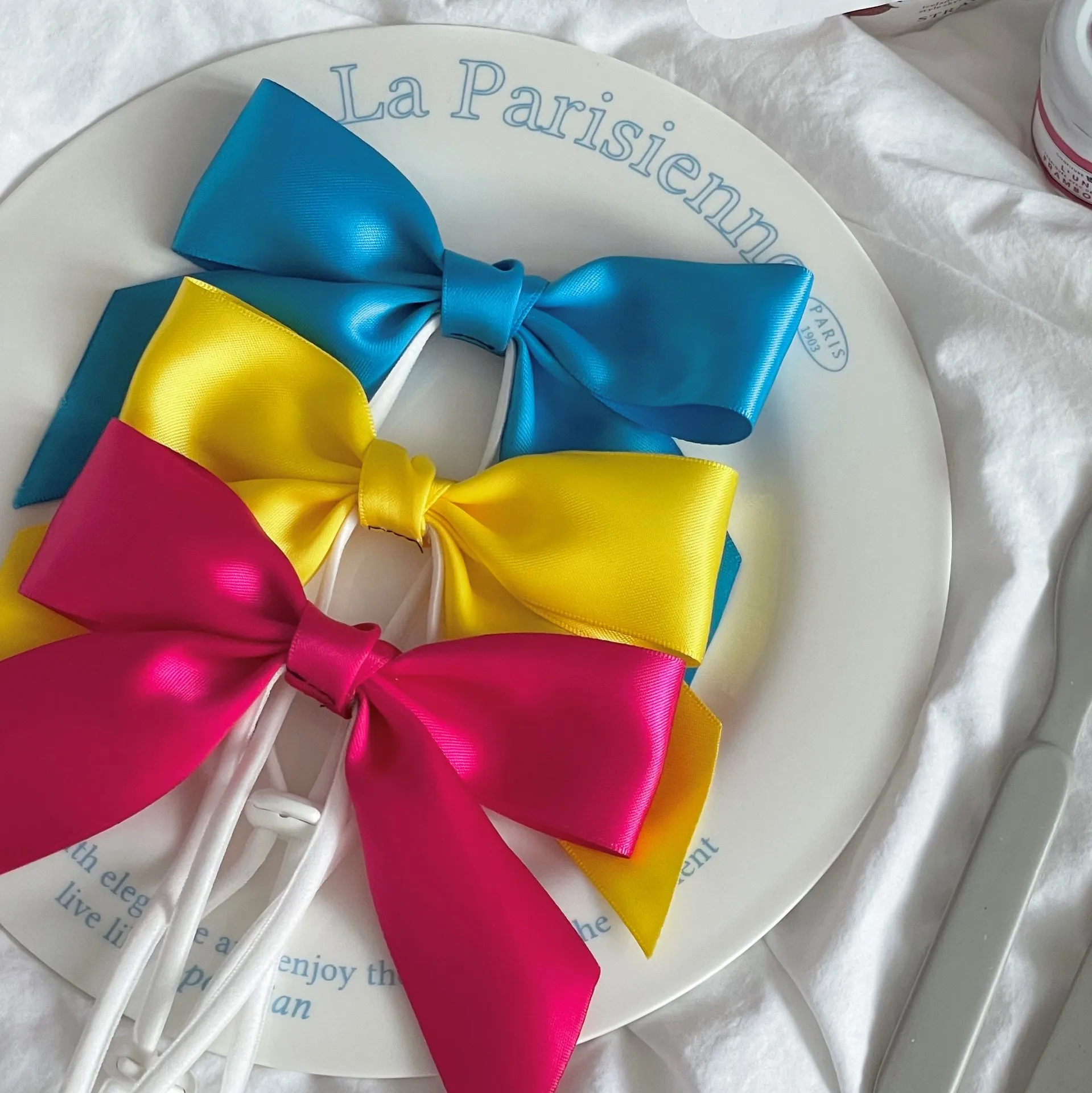 INS Summer Holiday Style Bow Elastic Adjustment Headwear Pet Accessories Hat Cute Big Bow Dog Decoration Dog Hair Accessories
INS Summer Holiday Style Bow Elastic Adjustment Headwear Pet Accessories Hat Cute Big Bow Dog Decoration Dog Hair Accessories
