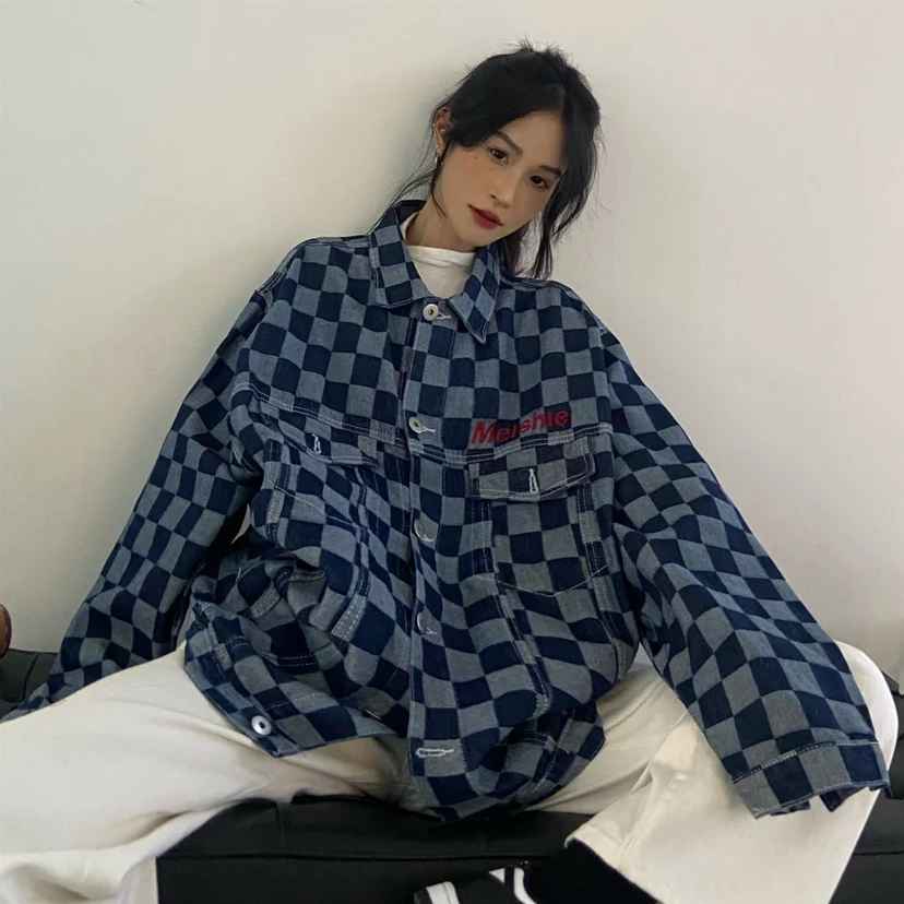 2022 Spring Autumn New Women's Fashion Street Wear Loose Checkerboard Plaid Long Sleeve Denim Jacket Coat
2022 Spring Autumn New Women's Fashion Street Wear Loose Checkerboard Plaid Long Sleeve Denim Jacket Coat