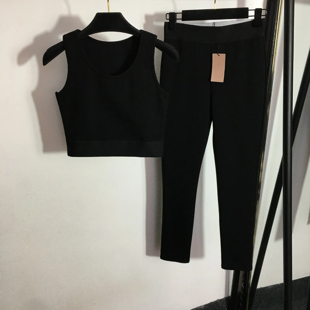 2023 High quality yoga suit letter webbing waistcoat+elastic high waist slim pants swimsuit swimsuit women swimsuit women
2023 High quality yoga suit letter webbing waistcoat+elastic high waist slim pants swimsuit swimsuit women swimsuit women