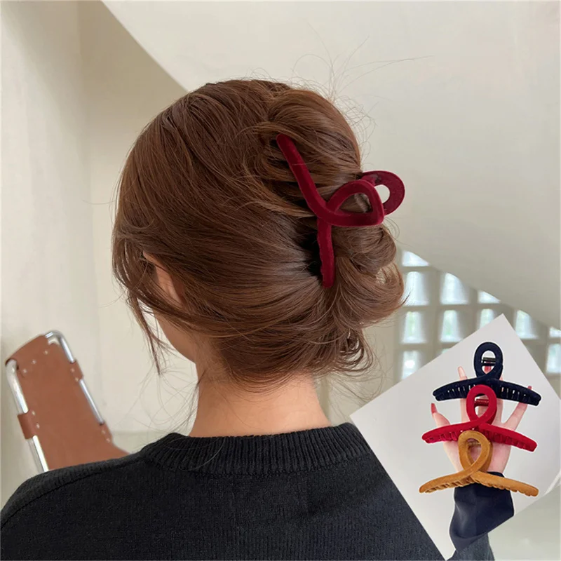 Retro clip flocking cross hair to catch hair clip back head shark clip hair accessories
Retro clip flocking cross hair to catch hair clip back head shark clip hair accessories