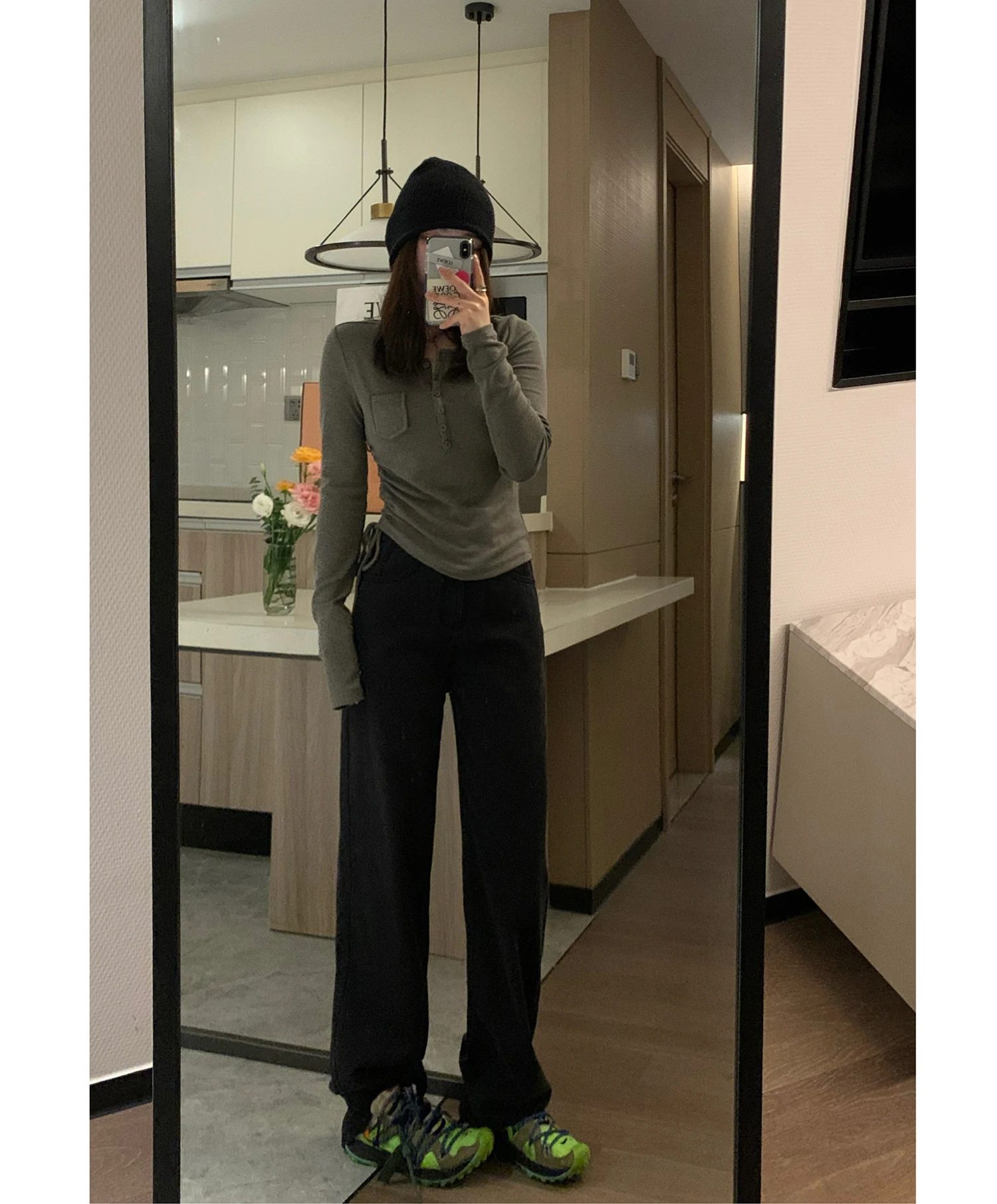 Slim and versatile brushed round neck button drawcord long-sleeve small pocket T-shirt multi-color bottom elastic top 
Slim and versatile brushed round neck button drawcord long-sleeve small pocket T-shirt multi-color bottom elastic top