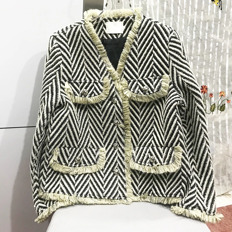 Женская однобортная куртка в полоску, свободная однобортная куртка контрастных цветов с V-образным вырезом и кисточками, новинка зимнего се... 
Женская однобортная куртка в полоску, свободная однобортная куртка контрастных цветов с V-образным вырезом и кисточками, новинка зимнего се...