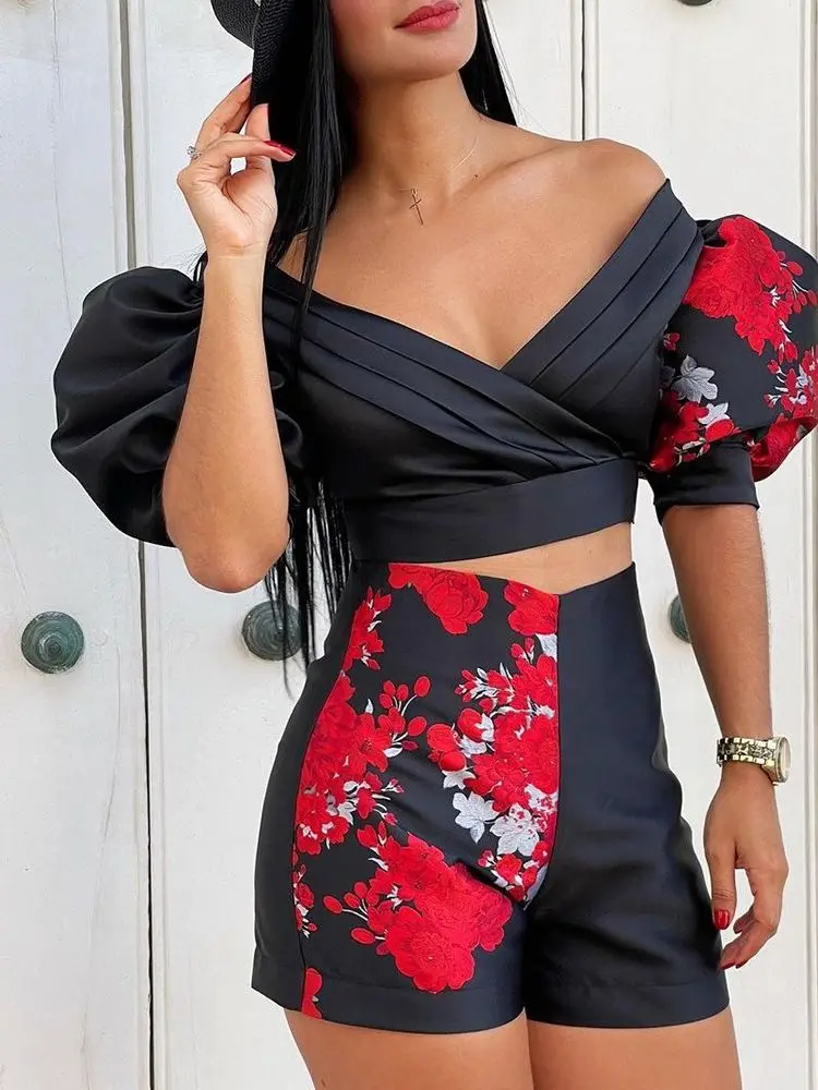Shein Romwe Set Of Two Fashion Pieces For Women Floral Print Lantern Sleeve Top & Shorts Set Urbano Daily Shorts Set FreteGratis
Shein Romwe Set Of Two Fashion Pieces For Women Floral Print Lantern Sleeve Top & Shorts Set Urbano Daily Shorts Set FreteGratis