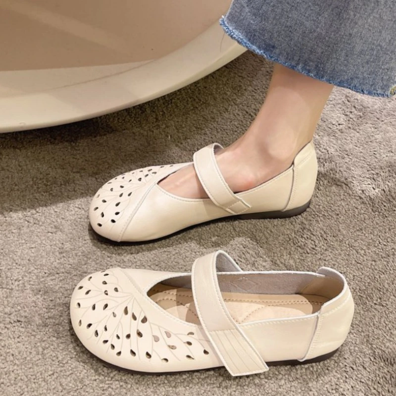 Summer Mother Shoes Sandals Flat Bottom with Hollow New Soft Bottom Flat Leather Shoes Middle-aged and Elderly Flat Shoes Women
Summer Mother Shoes Sandals Flat Bottom with Hollow New Soft Bottom Flat Leather Shoes Middle-aged and Elderly Flat Shoes Women