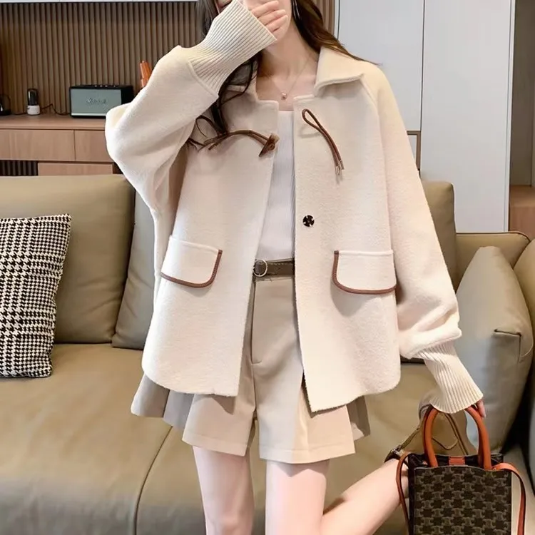 Imitation double-sided denim cowl button coat for women's 2023 autumn new knitted cardigan loose and thickened pocket edging top
Imitation double-sided denim cowl button coat for women's 2023 autumn new knitted cardigan loose and thickened pocket edging top