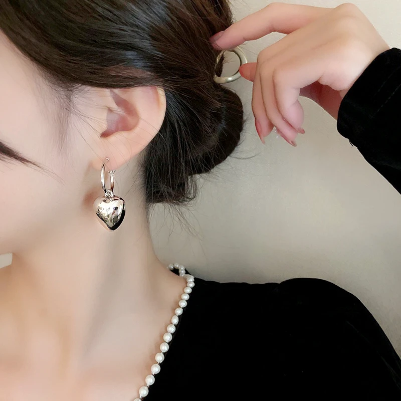 WEDHOC 925 Sterling Silver Shiny Smooth Hip Hop Punk Heart Pendant INS Dangle Earrings For Women Luxury Jewelry Party Gift
WEDHOC 925 Sterling Silver Shiny Smooth Hip Hop Punk Heart Pendant INS Dangle Earrings For Women Luxury Jewelry Party Gift