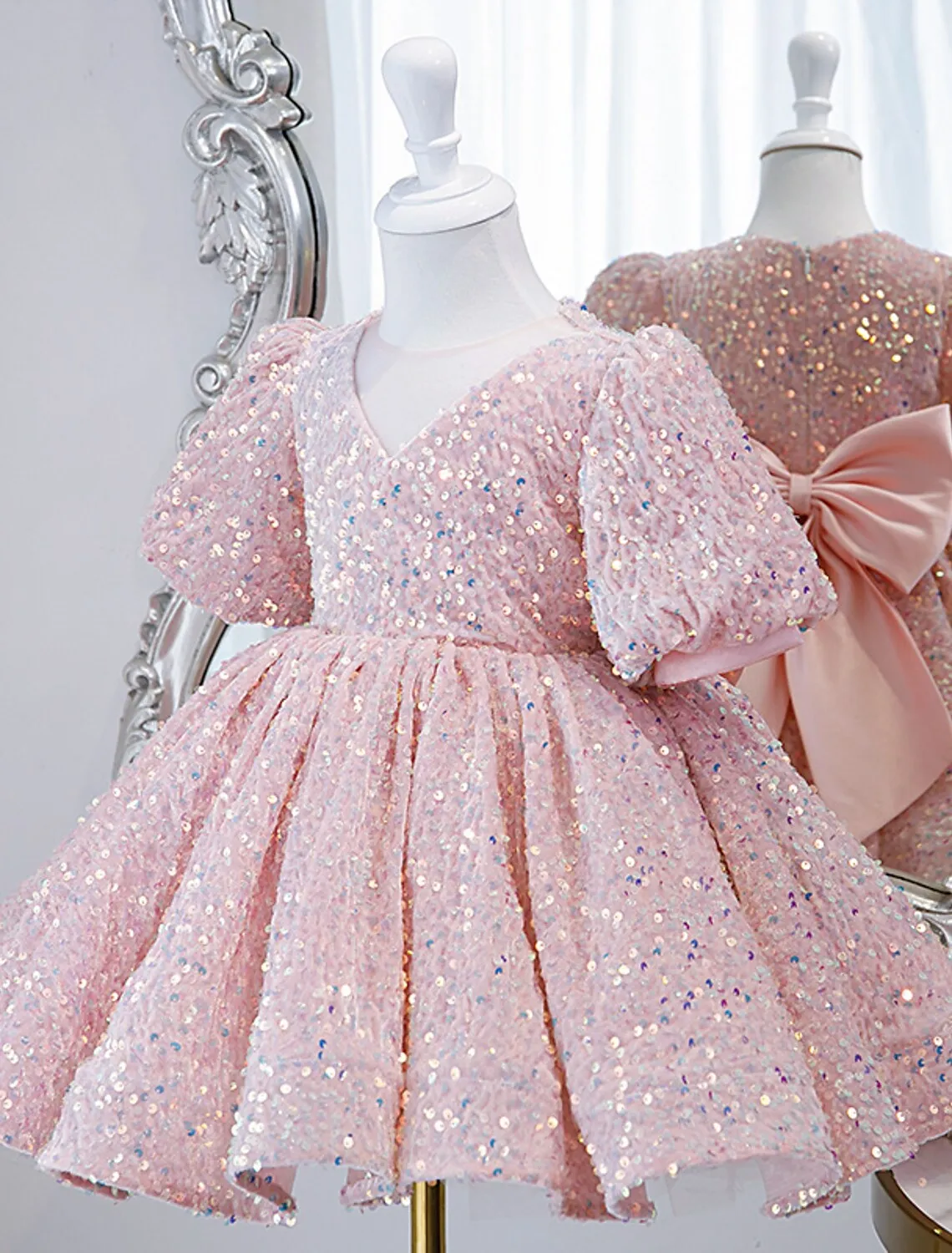 2022 Princess Knee Length Flower Girl Dresses Party Sequined Short Sleeve Jewel Neck with Bow Vestidos De Novia فساتين حفلات
2022 Princess Knee Length Flower Girl Dresses Party Sequined Short Sleeve Jewel Neck with Bow Vestidos De Novia فساتين حفلات