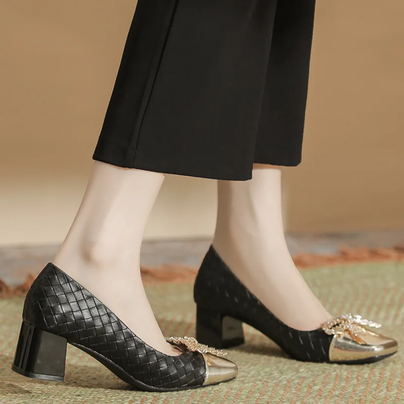 Lock Buckle Design Snakeskin Women's Shoes Bow Sheepskin Cushion Summer and Autumn Shoes Elegant Thick Heel Women's Shoes
Lock Buckle Design Snakeskin Women's Shoes Bow Sheepskin Cushion Summer and Autumn Shoes Elegant Thick Heel Women's Shoes