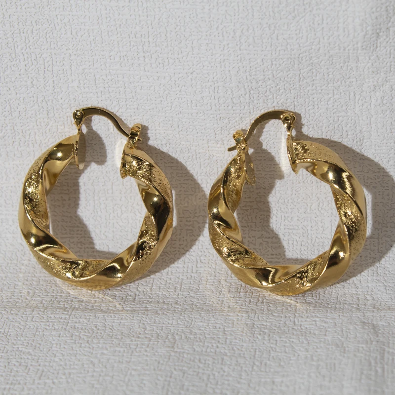 18K Gold Plating Large Hoop Earrings for Women Dubai Wedding Party Fashion Jewelry Daily Wear
18K Gold Plating Large Hoop Earrings for Women Dubai Wedding Party Fashion Jewelry Daily Wear