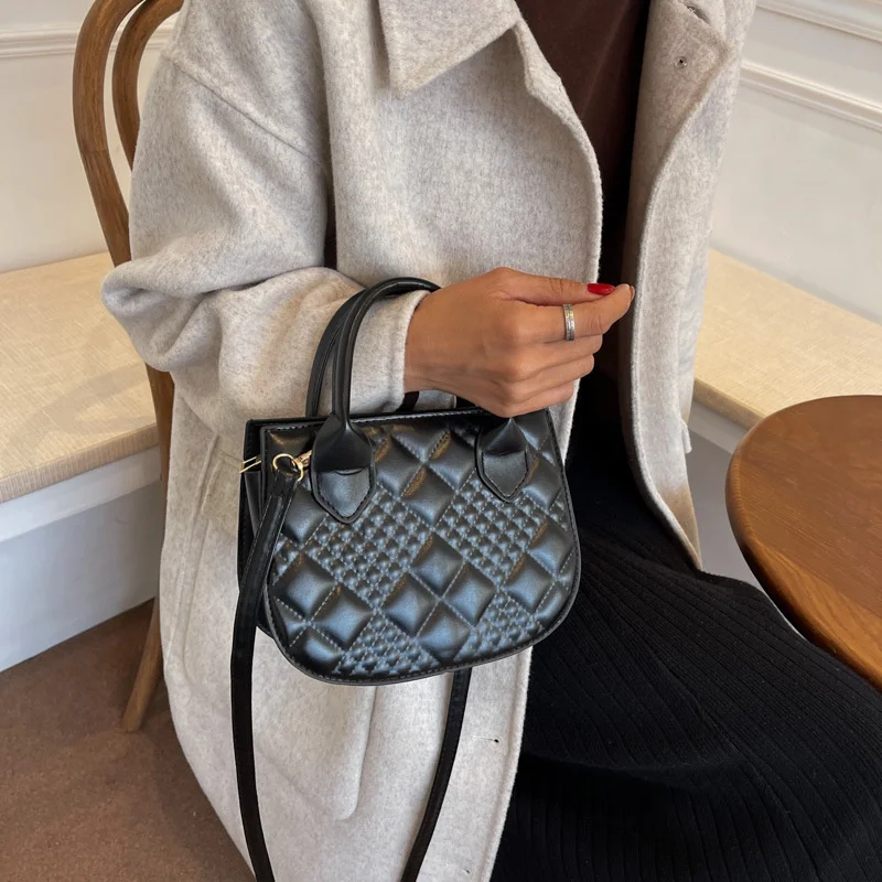 Autumn And Winter All-match Lingge Retro Niche Diagonal Cross Texture Large Capacity Tote Handbag Woman
Autumn And Winter All-match Lingge Retro Niche Diagonal Cross Texture Large Capacity Tote Handbag Woman