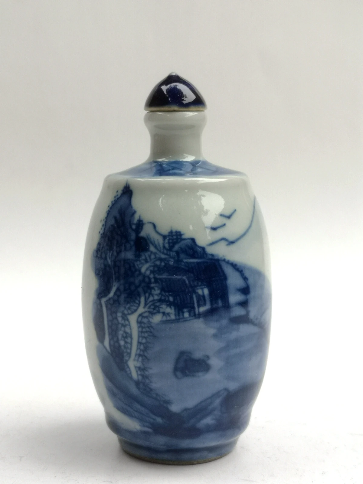 YIZHU CULTUER ART Collection Trinket China Old Blue and White Porcelain Mountain Water Snuff Bottles
YIZHU CULTUER ART Collection Trinket China Old Blue and White Porcelain Mountain Water Snuff Bottles