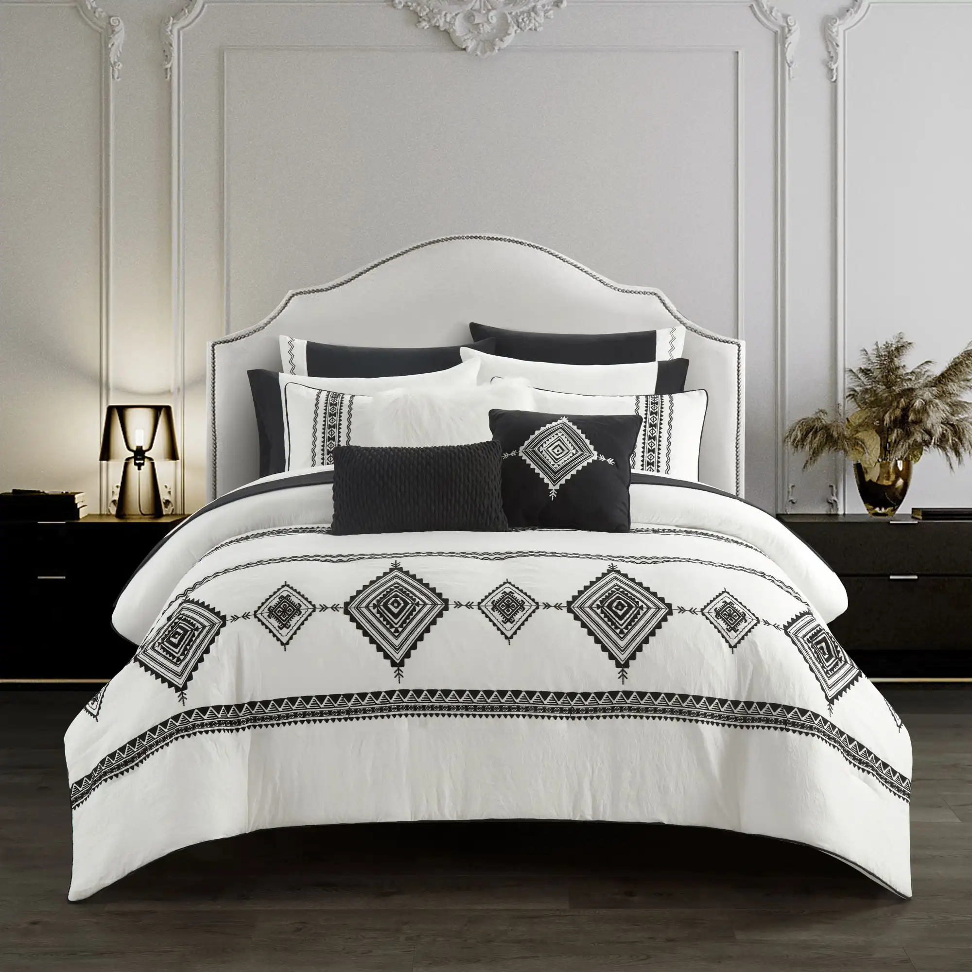 Better Homes & Gardens Black and White Summit 12 Piece Pre Washed Bed in a Bag, Queen
Better Homes & Gardens Black and White Summit 12 Piece Pre Washed Bed in a Bag, Queen