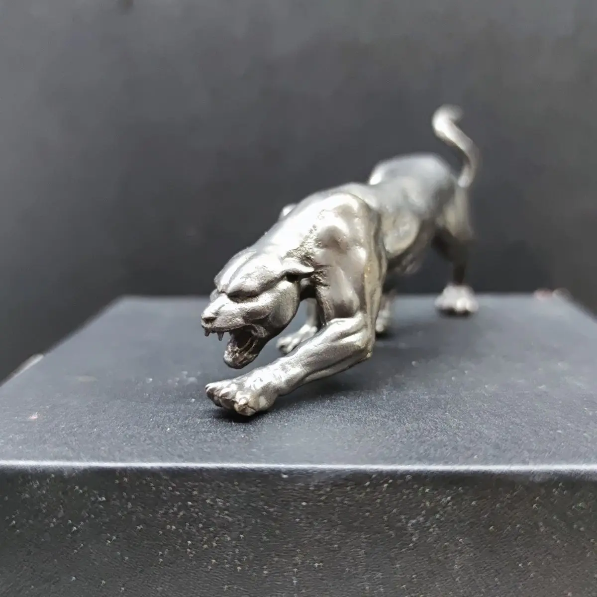 11.5cm Pure Copper Leopard Decoration Lucky Office TV Cabinet Desktop Leopard Decoration
11.5cm Pure Copper Leopard Decoration Lucky Office TV Cabinet Desktop Leopard Decoration