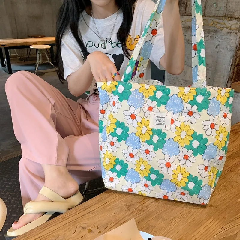 Large Capacity Women Thin Cloth Shoulder Bag Retro Floral Schoolgirl's Book Tote Handbags Vintage Female Grocery Shopping Bags
Large Capacity Women Thin Cloth Shoulder Bag Retro Floral Schoolgirl's Book Tote Handbags Vintage Female Grocery Shopping Bags