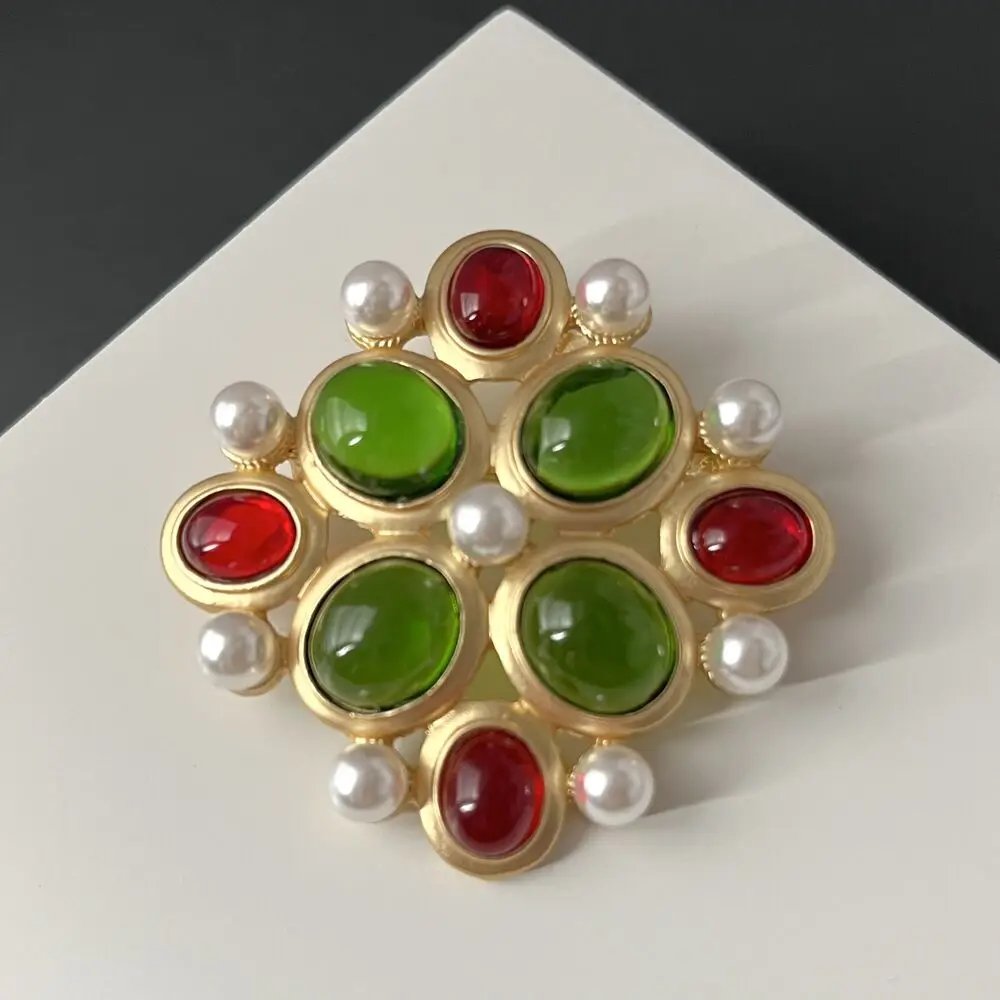 

Vintage Court-style Resin Pearl Brooch for Women Luxury Glazed Geometric Hollow Corsage Fashion Baroque Brooches Pins