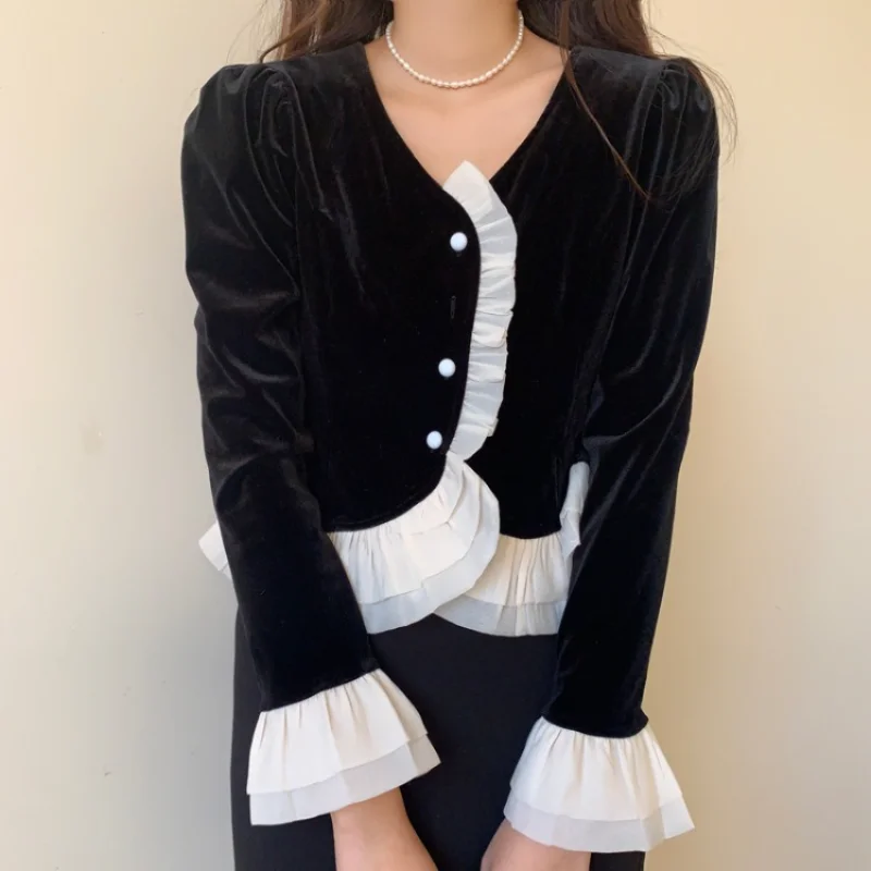 GASPARINE Vintage Ruffled Velvet Blouses V-neck Single Breasted Shirts 2022 New Short Tops Korean Style Blusas Mujer De Moda
GASPARINE Vintage Ruffled Velvet Blouses V-neck Single Breasted Shirts 2022 New Short Tops Korean Style Blusas Mujer De Moda