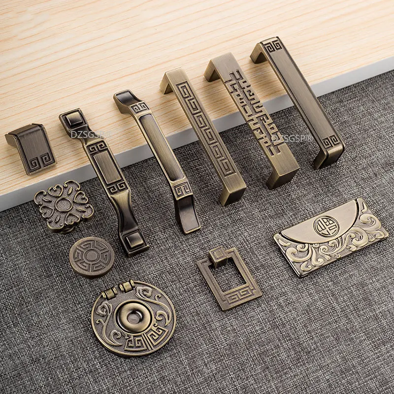Bronze Drawer Pull Zinc Alloy Wardrobe Knobs Antique Vintage Kitchen Furniture Cabinets Handles and Knobs and Pulls Hardware
Bronze Drawer Pull Zinc Alloy Wardrobe Knobs Antique Vintage Kitchen Furniture Cabinets Handles and Knobs and Pulls Hardware