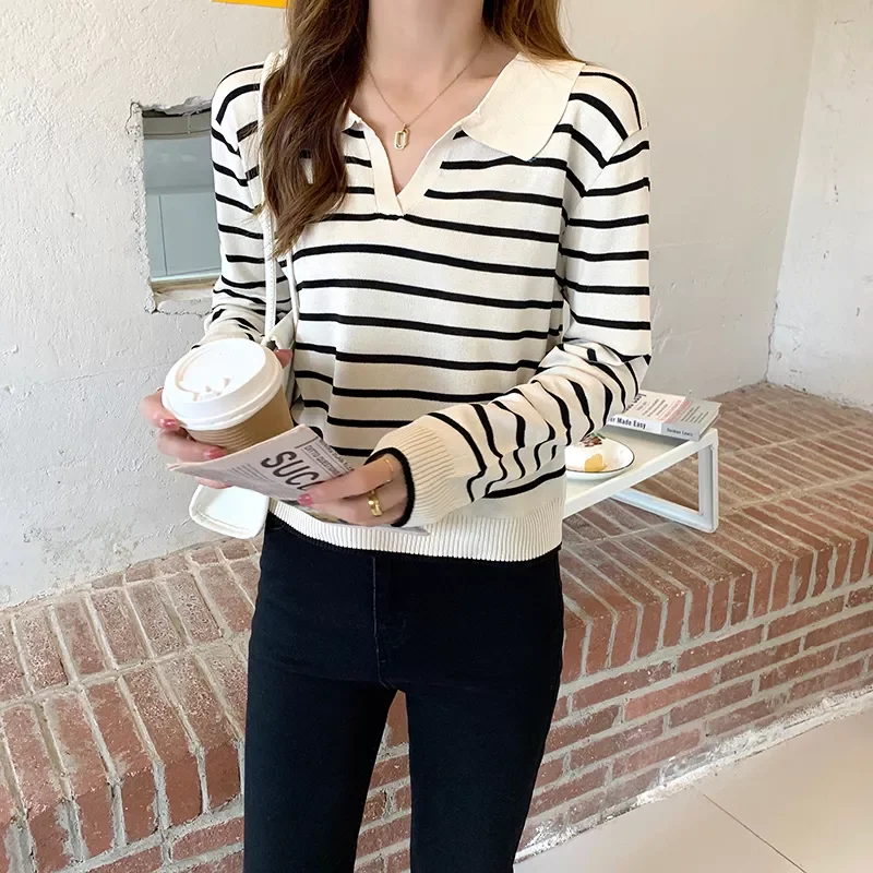 Женский свитер-поло в полоску, с длинным рукавом и воротником-поло, Элегантные повседневные топы на весну и осень, тонкие вязаные шикарные п... 
Женский свитер-поло в полоску, с длинным рукавом и воротником-поло, Элегантные повседневные топы на весну и осень, тонкие вязаные шикарные п...